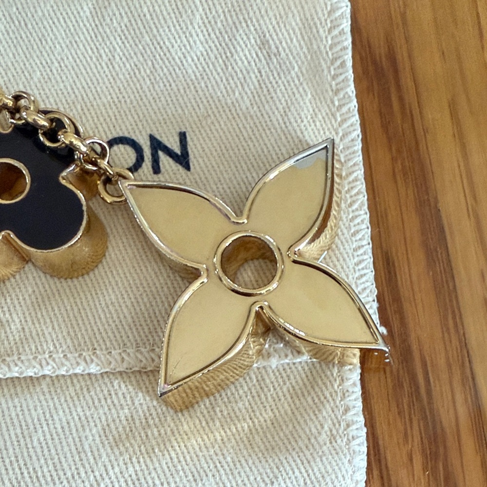 Louis Vuitton Gold and Black Floral Key Holder - Picture 3 of 11